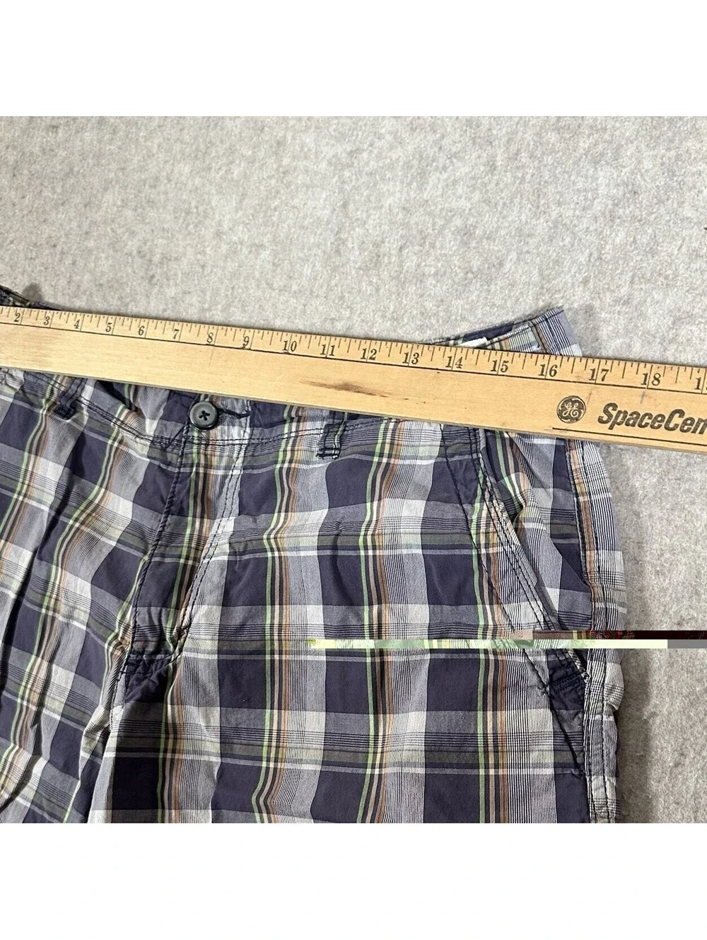 VINTAGE OLD NAVY PLAID CHINO SHORTS 32 Y2K